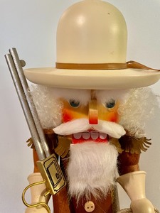 lot 106 image: Holzkunst Christian Ulbricht Buffalo Bill Nutcracker