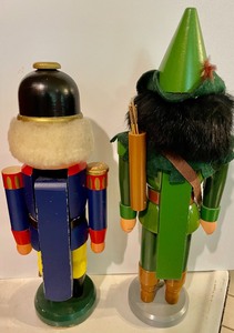 lot 117 image: 2 Erzgebirge Nutcrackers