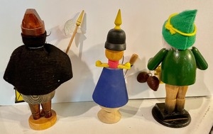 lot 122 image: 3 Wonderful Wooden Smokers