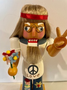 lot 140 image: International Nutcracker Collection Nutcracker