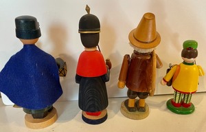 lot 213 image: 4 Excellent Smokers