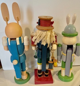 lot 210 image: 3 Amazing Nutcrackers