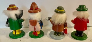 lot 147 image: 4 Colorful Smokers