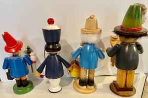 lot 204 image: 4 Fun Smokers