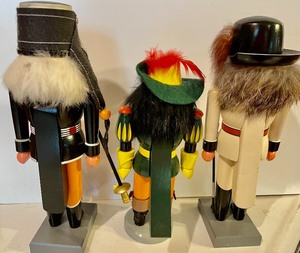 lot 205 image: 3 Extraordinary Erzgebirge Nutcrackers