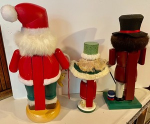 lot 258 image: 3 Erzgebirge Nutcrackers