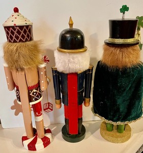 lot 256 image: 3 Nutcrackers