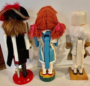 lot 272 image: 3 Nutcrackers