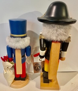 lot 278 image: 2 Holzkunst Nutcrackers signed by Christian Ulbricht