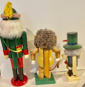 lot 284 image: 3 Nutcrackers