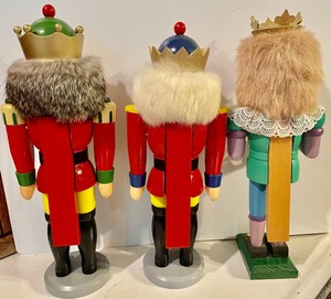 lot 291 image: 3 Erzgebirge Nutcrackers