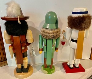 lot 314 image: 3 Erzgebirge Nutcrackers