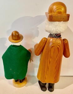 lot 317 image: 2 Swell Smokers