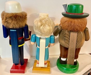 lot 330 image: 3 Erzgebirge Nutcrackers