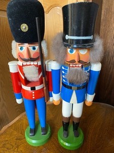 lot 100 image: Original Erzgebirge- Set of 2