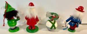 lot 356 image: 4 Small Smokers and Ornaments