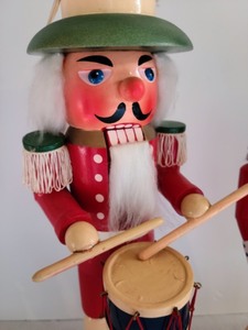 lot 152 image: Pair of Early German Steinbach Nutcracker