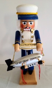 lot 181 image: Pair of Steinbach Nutcrackers