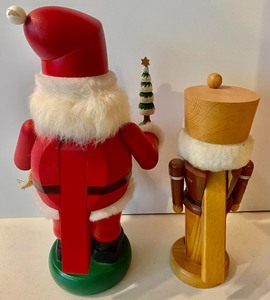 lot 361 image: 2 Erzgebirge Nutcrackers