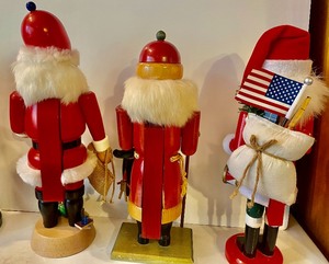lot 372 image: 3 Nutcrackers