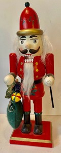 lot 371 image: 4 Nutcrackers