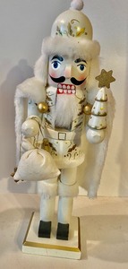 lot 374 image: 3 Nifty Nutcrackers