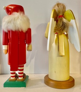 lot 365 image: 2 Excellent Erzgebirge Nutcrackers