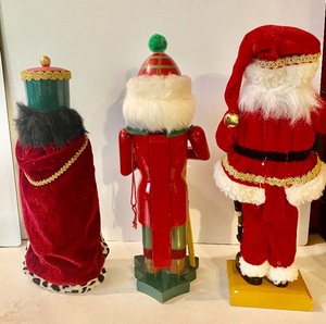 lot 364 image: 3 Beautiful Nutcrackers