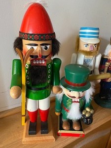 lot 339 image: 4 Nifty Nutcrackers