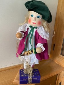lot 367 image: Volkskunst Nutcracker
