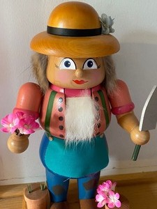 lot 363 image: Neat Nutcracker
