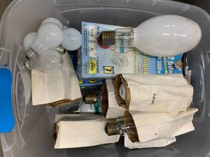 lot 14 image: ASSORTED LIGHT BULBS