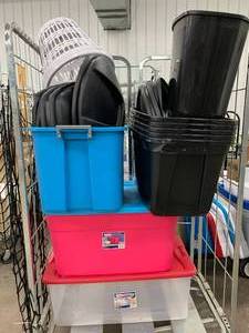 lot 16 image: ASSORTED PLASTIC BASKETS AND LIDS