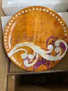 lot 34 image: NEW DINNER PLATES 10.5