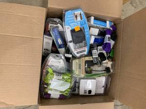 lot 36 image: ASSORTED ELECTRONIC POWER CORDS
