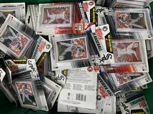 lot 60 image: NEW SEALED BASEBALL CARDS
