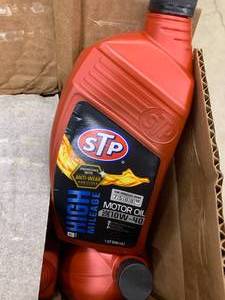lot 56 image: NEW STP SAE 10W - 40 OIL