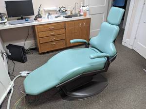 lot 304 image: Pelton & Crane  The Coachman Electric Dental Chair
