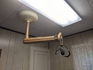 lot 306 image: Ritter Super Starlite Articulating Dental Light - Works Well