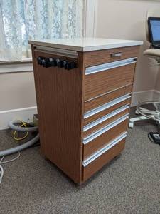 lot 308 image: Rolling Dental Cabinet w 5 Drawers and Power Supply