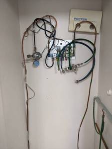 lot 319 image: Porter Sentinel System Manifold - Manifold for Oxygen and N2O w Pressure Gauges