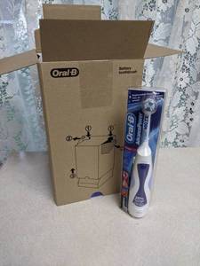 lot 369 image: Lot of (6) Oral-B Advanced Power 450TX Power Toothbrushes