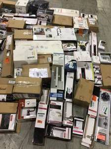 Lot of assorted Faucets, Bath accessories   plumbing items  see pictures