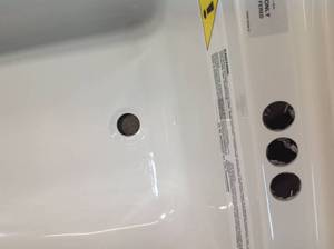 EverClean 60 in. x 32 in. Left Drain Soaking Tub in White by American Standard (has damage) see all pictures