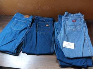 7 Pairs of Jeans- (2) 38 x 30 G & K Relaxed Cut, (1) 38 x 34 G & K Relaxed Fit, (2) 38 x 32 Dickies Relaxed Cut, (1)38 x 38 Red Kap Carpenter, (1) 38 x 36 G & K Carpenter