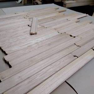 1 14 x 2 Red Oak Picture Frame Moulding (#4045-SD1C9)