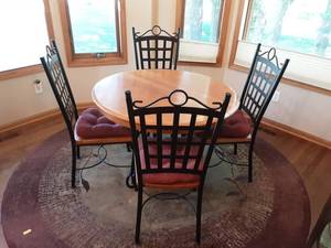 Round Table & 4-Chairs With Leaf 42 (Very Sturdy)
