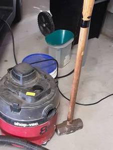 8-Gallon Shop Vac & Heavy Duty Maul
