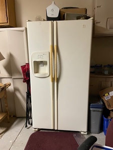 Maytag Side By Side RefrigeratorFreezer