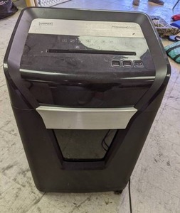 lot 188 image: Staples 16-Sheet Micro-Cut Cross Cut Paper Shredder